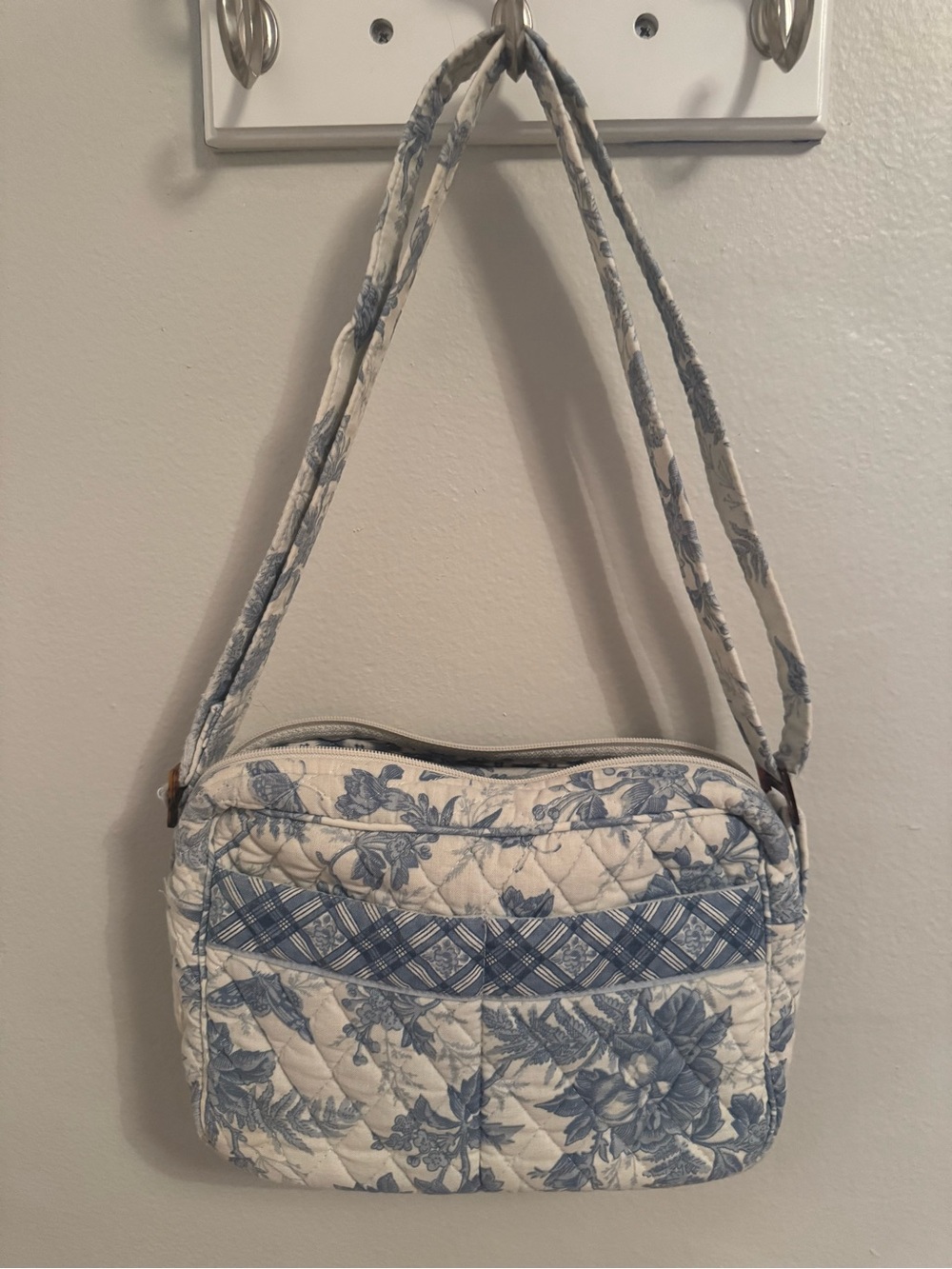 Vintage Vera Bradley Quilted Shoulder Bag in Blue Toile 2001- adjustable strap